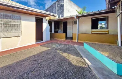 Casa com 1 quarto à venda na rua ivaí, 881, piçarras, guaratuba, 53 m2 por r$ 450.000
