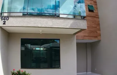 Vendo sobrado novo com suite, 80m2 bairro uberaba. area tranquila e segura