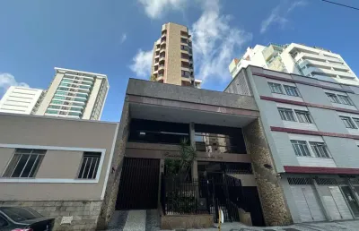 Alto padrão, localização privilegiada e espaço de sobra no coração do granbery!