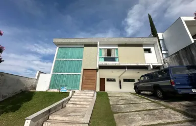 Segurança, exclusividade e o privilégio de viver no alto! essa casa tem tudo isso. casa à venda no spina ville!