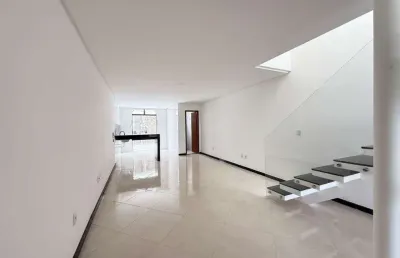 Casa geminada duplex, com 3 quartos (1 suíte com varanda)