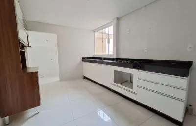 Apartamento reformado, espaçoso e em localização privilegiada no bairu!