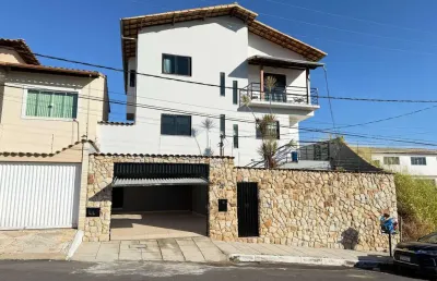 Casa com 3 quartos à venda na Rua Luiz de Souza Brandão, Quintas das Avenidas, Juiz de Fora