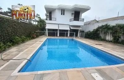Casa na enseada em excelente estado de conservação! 4 suítes