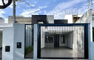 Casa nova e com três dormitórios no jardim paris em maringá.