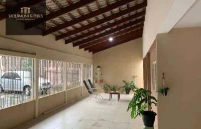 Casa com terreno de 400 metros e com barracão no fundo!