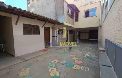 Conjunto comercial para locação com 6 salas, 3 banheiros, pátio grande no alto maron, vitória da co