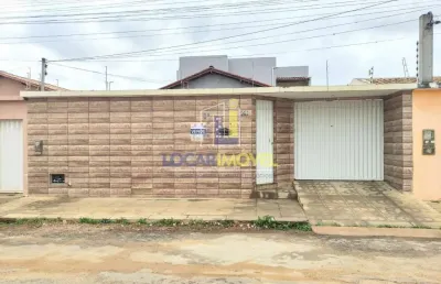 Casa duplex (solta) com 5/4 sendo 1 suíte, com garagem para 4 carros no bairro felícia na região do