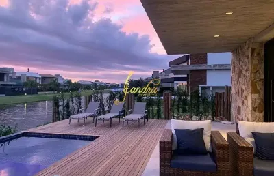 Sobrado condominio fechado, com  04 suites mobiliado