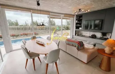 Casa térrea com 3 suítes e beira de lago com piscina