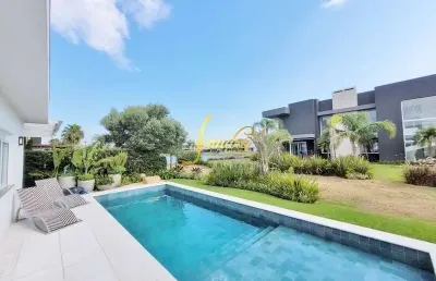 Casa térrea no enseada com piscina aquecida e 4 suítes