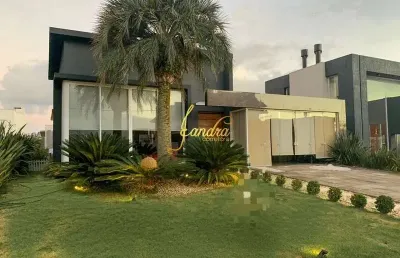 Casa térrea em condomínio fechado mobiliada e decorada