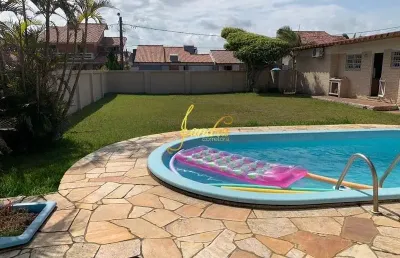 Casa em dois terrenos bem próxima ao mar, com 05 dormitórios