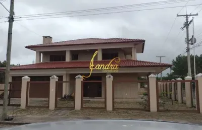 Sobrado com 7 dormitórios sendo 5 suítes  e piscina, pertinho do mar