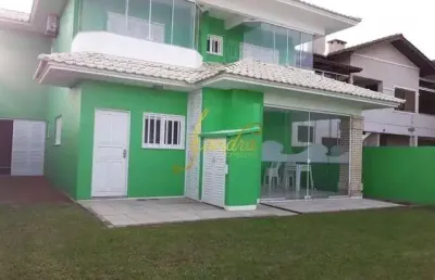 Magnifica casa á uma quadra do mar, 04 suítes sendo 02 com linda vista para o mar!!