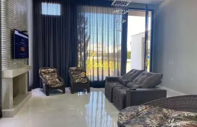 Casa térrea com três suítes bem mobiliada em condomínio fechado