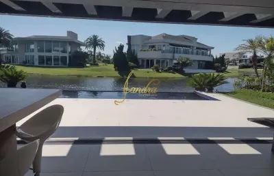Belíssima sobrado no condomínio enseada!cmposto por 05 suítes piscina