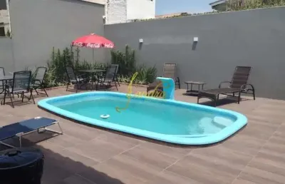 Casa em atlântida! apenas 01 quadra do mar, composta por 05 dormitórios, 03 suíte