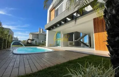 Excelente sobrado em condomínio com 04 suítes  beira lago