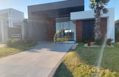 Linda casa no condomínio com 04 amplas suites beira lago