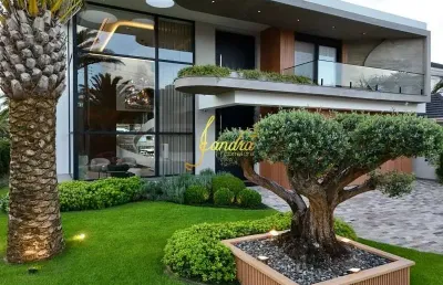 Sobrado em condomínio fechado com 05 suites vista marina