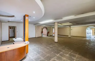 Prédio comercial para locação , com 890 m² no leste universitário