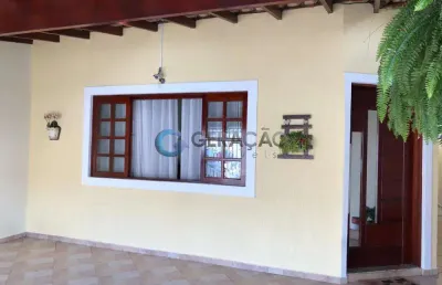Sobrado de 03 dorm. - 210,64m² de área construída em caçapava