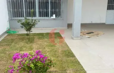Casa térrea para venda com 02 quartos e 04 vagas de garagem - 180m² no bairro vila industrial