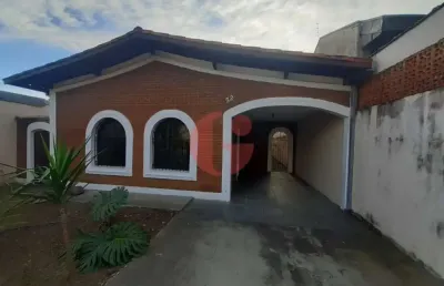 Casa para locação com 03 dormitórios sendo 01 suíte- no bairro jardim alvorada