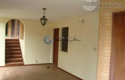 Casa sobrado à venda em condomínio fechado com 04 dormitórios sendo 01 suíte- 330 m²- jardim das colinas