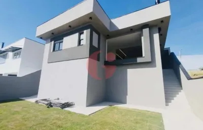 Casa térrea à venda em condomínio fechado com 03 dormitórios sendo 03 suítes-220 m² construídos- putim