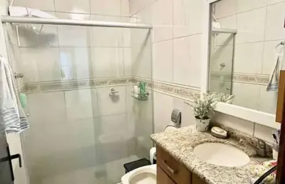 Casa não averbada, com 2 quartos, 2 vagas, piscina e sala comercial (já locada), no bairro são vicente, itajaí sc