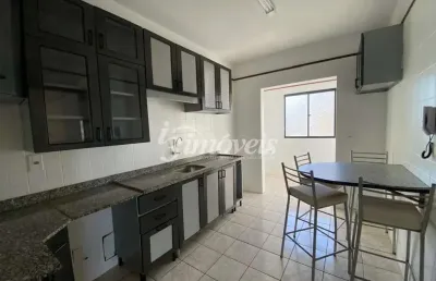 Apartamento para locação anual semimobiliado, com 3 quartos (sendo uma suíte), 1 vaga de garagem privativa, edificio caminho do mar, no bairro centro, balneário camboriú-sc