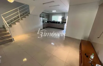 Sobrado semimobiliado à venda, com piscina, 3 quartos sendo 3 suítes, 2 vagas, bairro ressacada, itajaí-sc