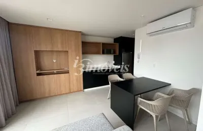 Apartamento loft para locação anual totalmente mobiliado e equipado, 1 vaga de garagem, edifício 4sete, no bairro centro, itajaí-sc