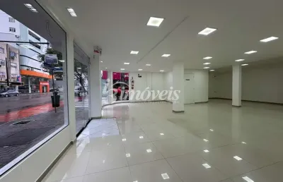 Sala / loja, para locação anual na 3ª avenida de esquina, 122,81m² ,bairro centro , balneário camboriú-sc, com grande visibilidade de quem passa.