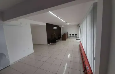 Sala comercial para locação anual, aproximadamente 100m² privativos, no bairro são vicente, itajaí-sc.