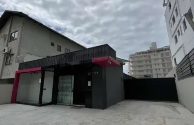 Perfeito para a sua empresa, sala para locação anual na praia brava em itajai/sc com grande visibilidade de quem passa.