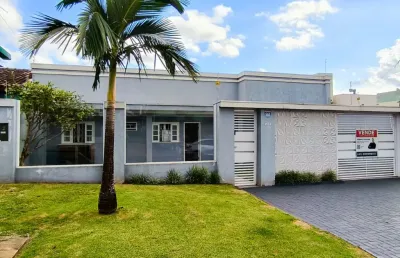 Excelente casa com piscina mobiliada a venda no bairro alto alegre .