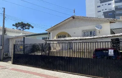 Casa com 3 quartos à venda na benjamin constant, 682, maria goretti, chapecó por r$ 935.000