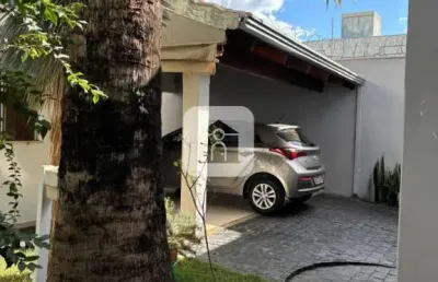 Casa com 3 quartos à venda no Pampulha, Uberlândia 