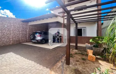 Casa com 3 quartos à venda no Santa Rosa, Uberlândia 