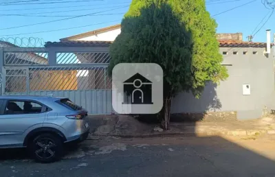 Casa com 3 quartos à venda no Aclimação, Uberlândia 