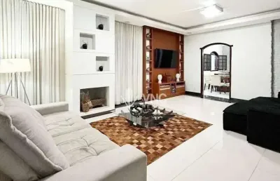 Casa dos sonhos à venda — bom gosto, conforto e espaço para viver bem!