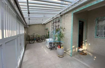 Vende-se casa térrea no marapé, santos-sp. próximo à rota de fretados.