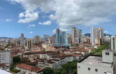 Vende-se apartamento em prédio recente, próximo às universidades em santos-sp.  varanda gourmet. oqueirão.