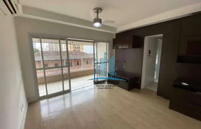 Aluga-se apartamento de 1 quarto, varanda, prédio com lazer, 1 vaga demarcada. gonzaga, santos-sp.
