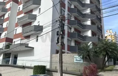 Apartamento finamente mobiliado, andar alto, vista livre