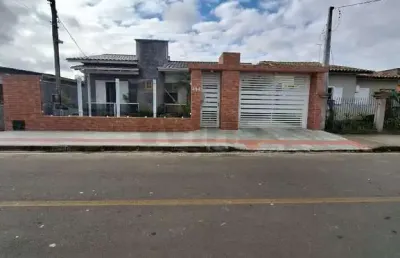 Casa multifamiliar independente, com piscina e área gourmet