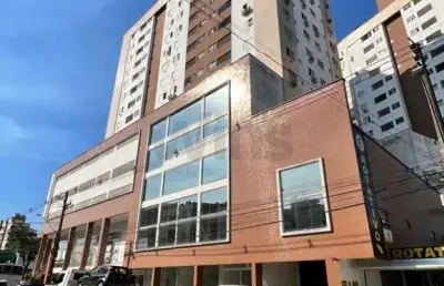 Apartamento 3 dorm, suíte, sacada com churrasqueira, garagem, centro, criciúma